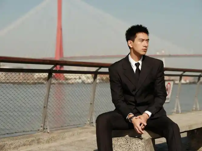 gq 盛典##李现gq黑西装造型