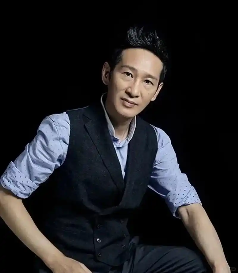 王劲松遭遇头像门:维护尊严的背后  近期,资深演员王劲松先生公开呼吁