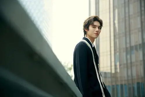 分享一组邓超元图片给大家,图中的明星图片壁纸会点缀你的电脑桌面