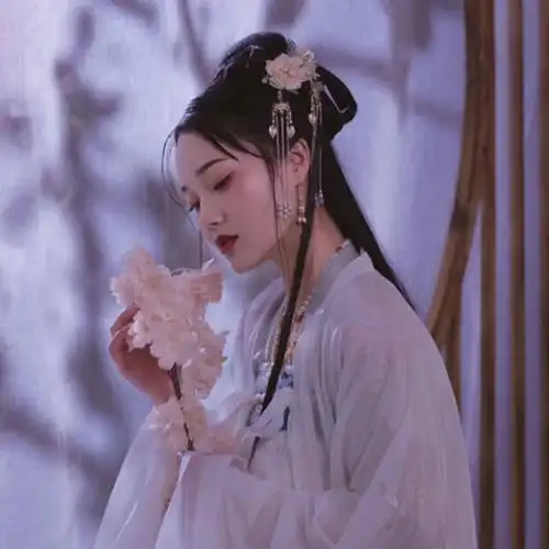 【100张】好看到惊艳的真人古风女生头像!