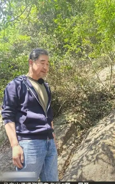 张国立爬山被路人拍下可怕后脑勺头发快掉光露出大块头皮