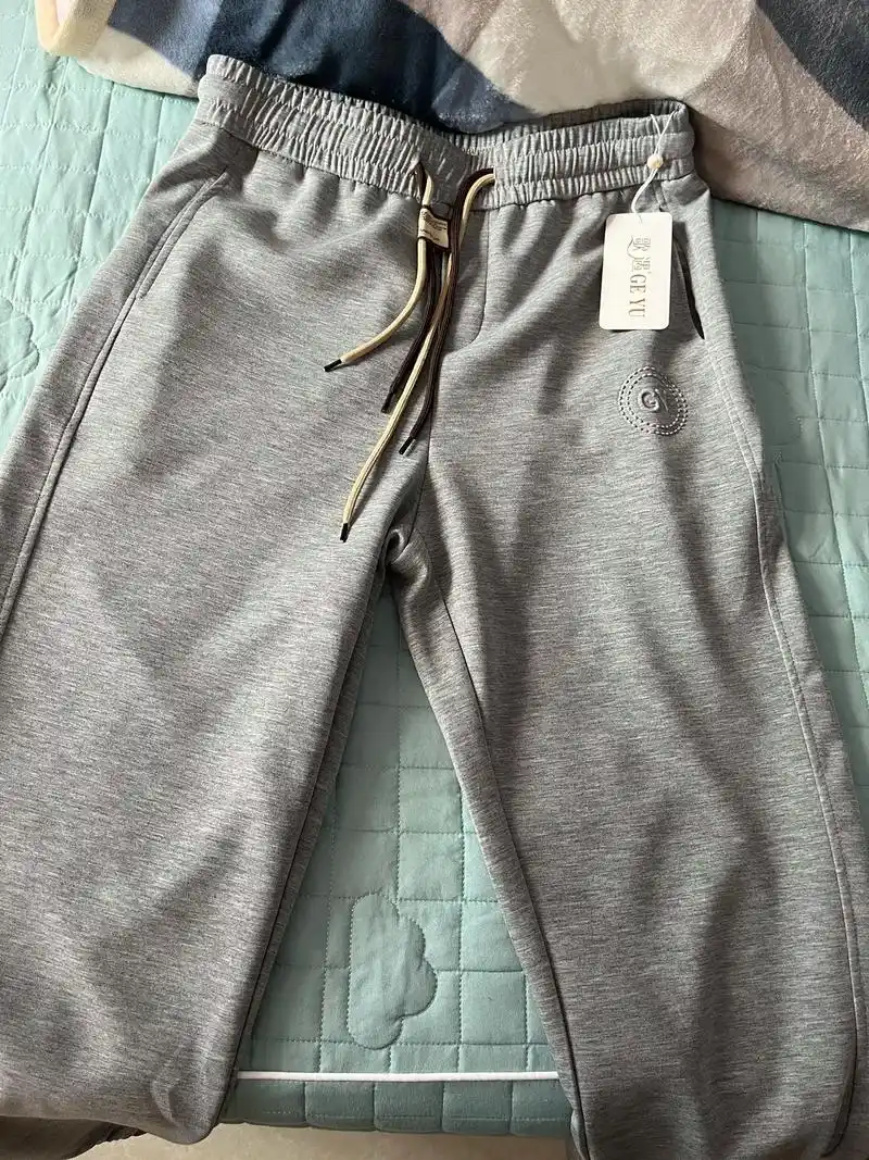 终于买到心仪的灰色运动裤了, - 抖音