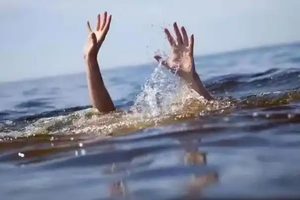 回顾10年15岁少年救同学溺亡被救者大骂死了活该判决大快人心