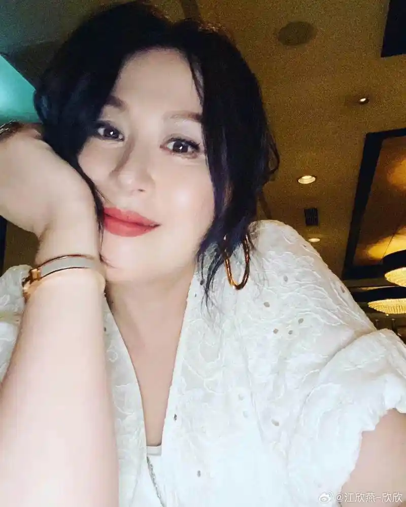 tvb女星江欣燕迎56岁生日!曾与张卫健交往,因丈夫出轨离婚