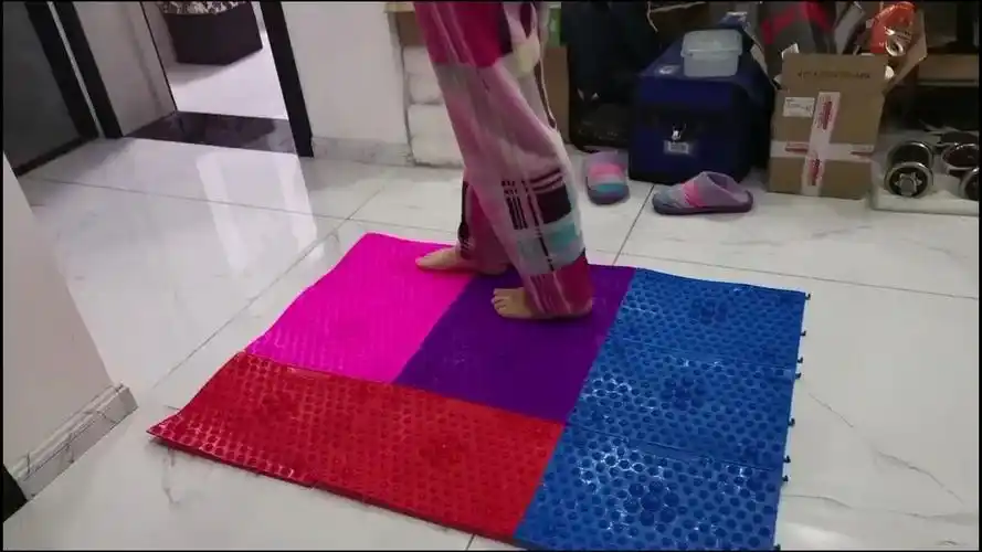 指压板光脚初体验,居然感觉不疼