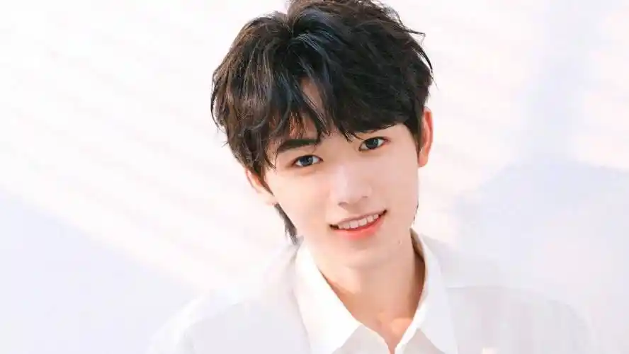 时代少年团各自忙碌,马嘉祺再战音综,宋亚轩留王牌,贺峻霖军训_少年音