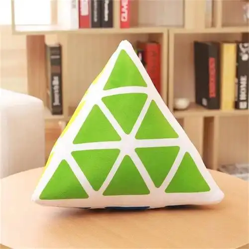 正方形抱枕_卡通三角形正方形抱枕靠垫创意家居幼儿园道具批发定做加