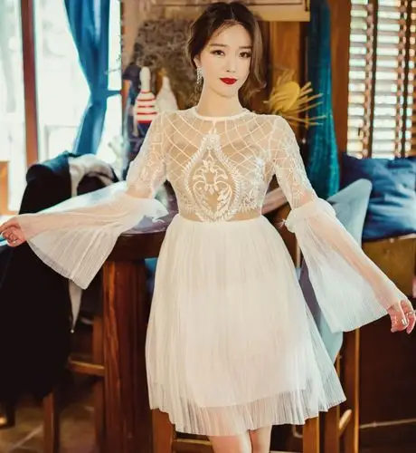 春装新款小清新透视网纱吊带a字裙高腰刺绣百褶喇叭袖仙女连衣裙