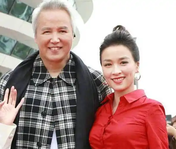 张庭晒8年前"坐月子"照,包裹严实抱着儿子,无美颜镜头很真实_变化