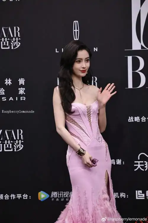 angelababy##愚人节站姐团建