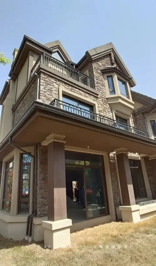 合肥450㎡金科半岛1号新中式风别墅设计挑空客厅半山为序