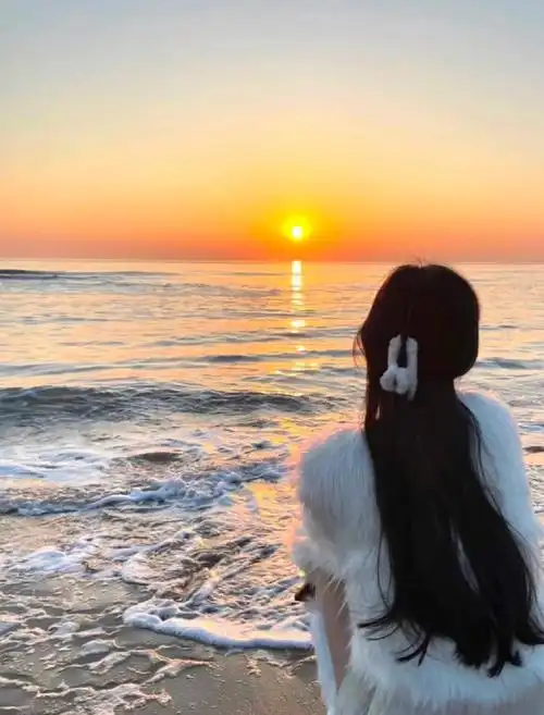 唯美背影海边温柔女头