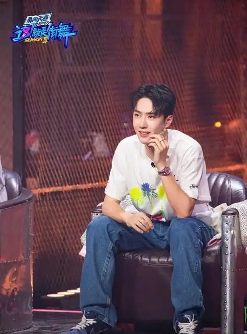 王一博街舞3造型太有型海岛风情搭配浪漫的复古少年