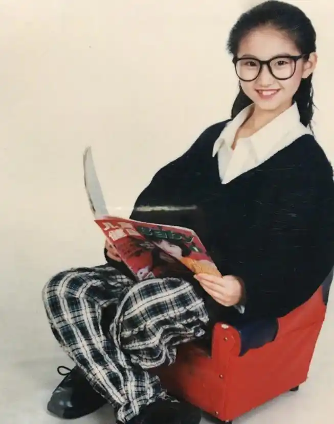 六一节明星齐晒童年照 娜扎萌呆,景甜乖巧