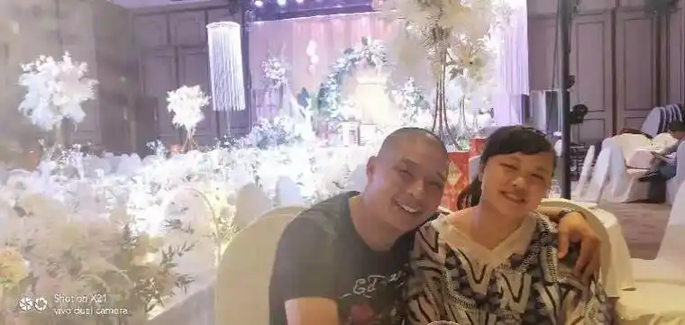 这是我老婆,越看越漂亮,是我一无所有陪我风风雨雨20年,煮饭 - 抖音