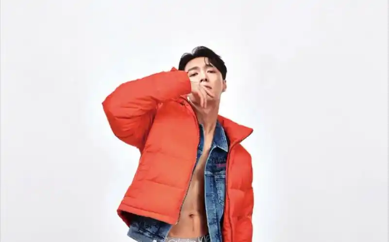 来自ck全球代言人张艺兴的新年祝福!请签收!