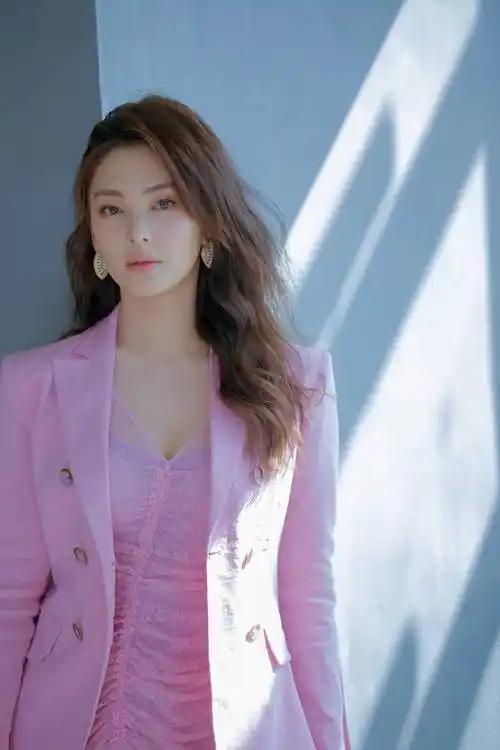 时间能冻住张雨绮的年龄,却忘了冻住她的身材!_状态_皮肤_保养