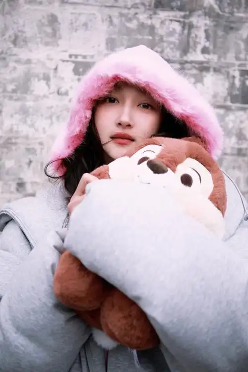 关晓彤粉色穿搭##晓晓世界#加载中,可爱迎接新春@关晓彤