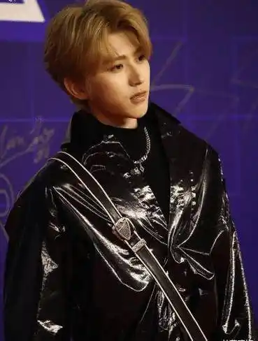 女朋友,或者是他们心目当中喜欢的那个女孩子,都是成为了蔡徐坤的粉丝