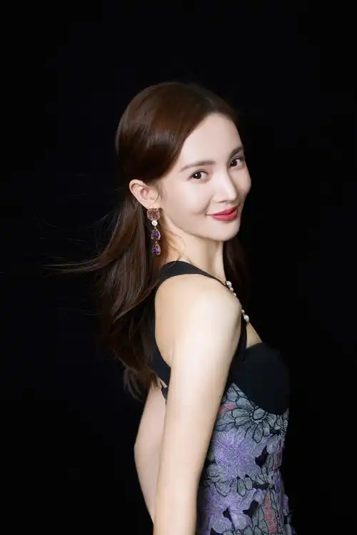 金晨印花吊带裙性感写真图片56