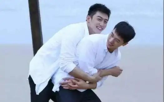 黄景瑜许魏洲车里索吻,八卦