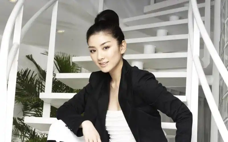 黄奕写真清晰图集_知性美女黄奕