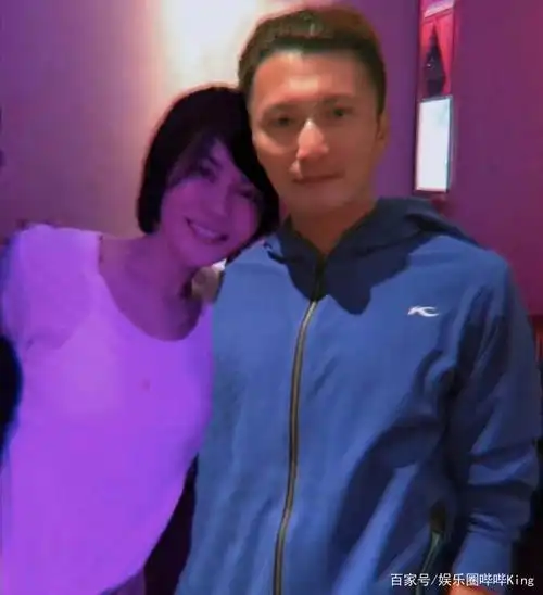 谢霆锋直播秀恩爱,与王菲戴情侣发箍,两人分分合合17年仍似初恋