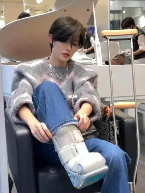 脚可断发型不可乱