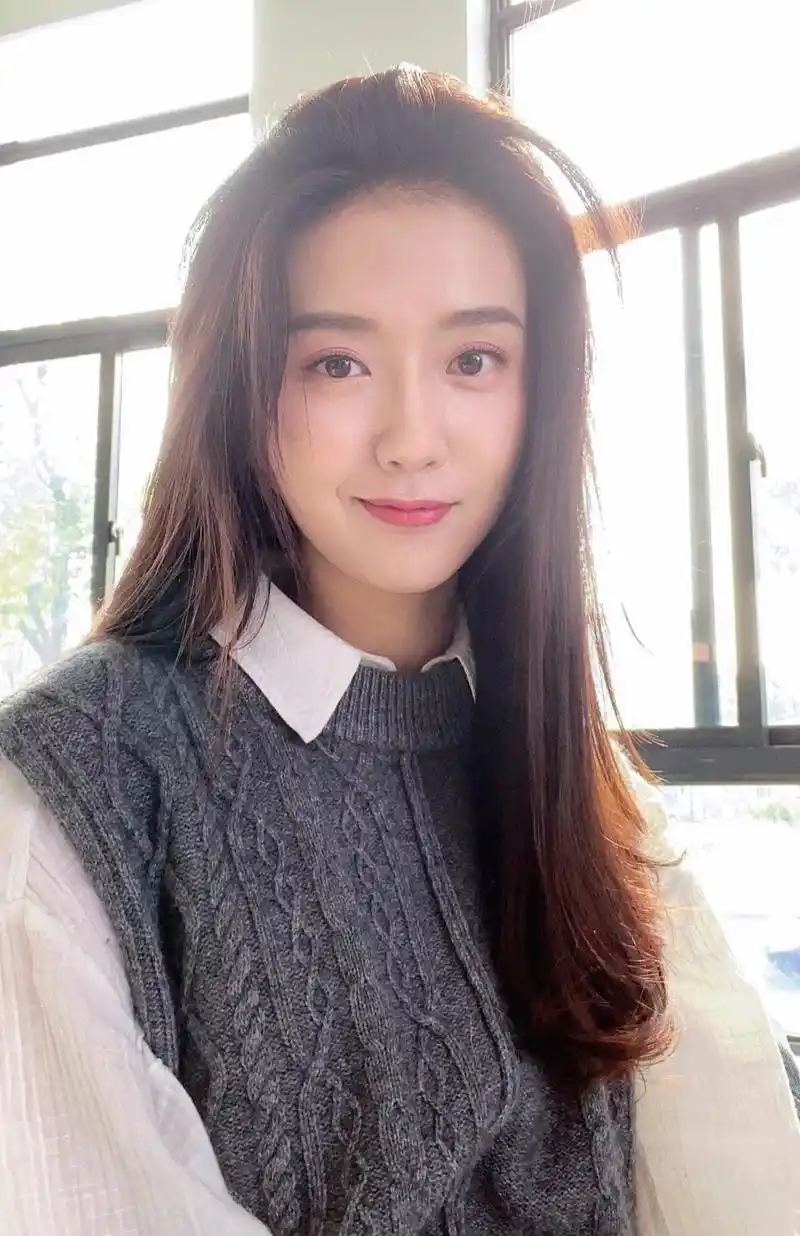 许龄月清纯靓丽写真,网友:可爱俏皮!