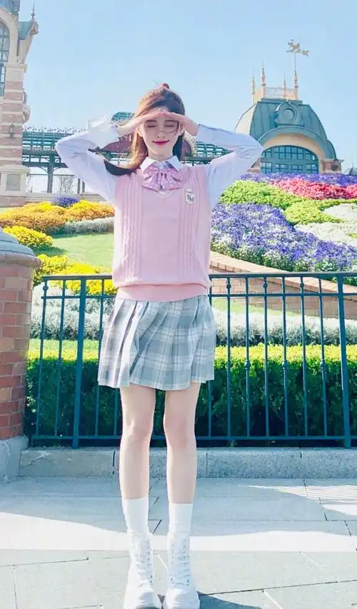 当鞠婧祎穿上显胖的"白袜",腿仍细到爆_手机搜狐网