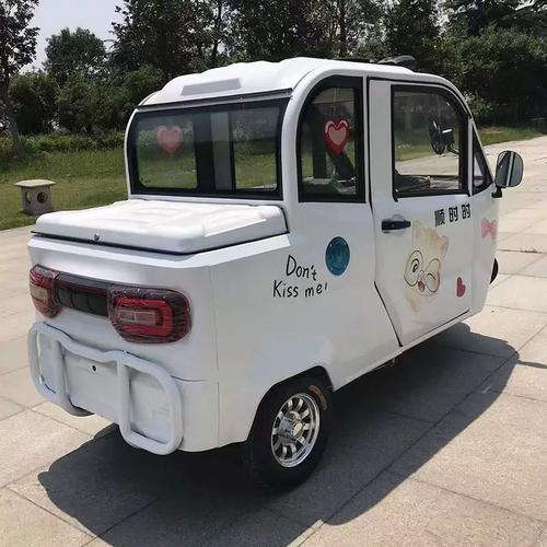 新款全半封闭皮卡电动三轮车家用老人接送孩子带棚双人载货电瓶车