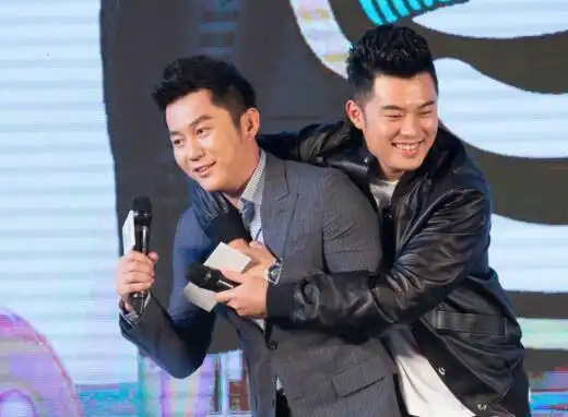 【图】陈赫与李晨合影又搂又抱 跑男兄弟基情生活默契好