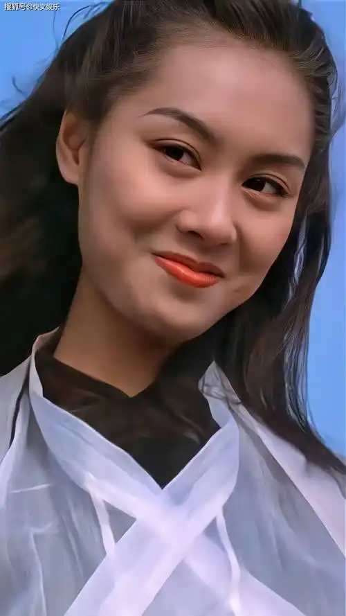 52岁朱茵身材发福认不出!腰圆玉润显富态,嫁黄贯中12年生活幸福