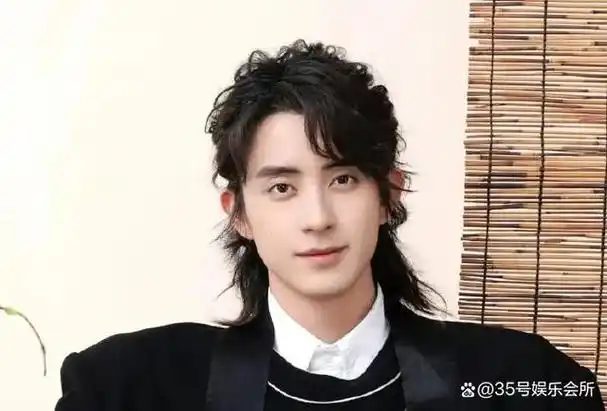 比如吴磊,只有脸猴.