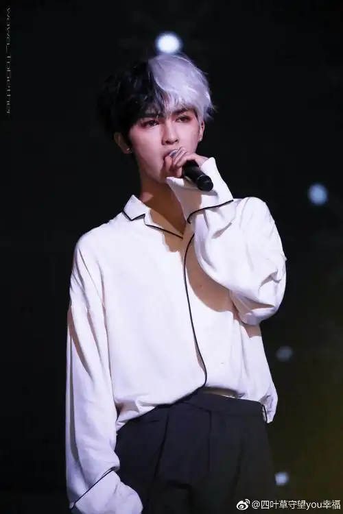 朱正廷.3(黑白头)