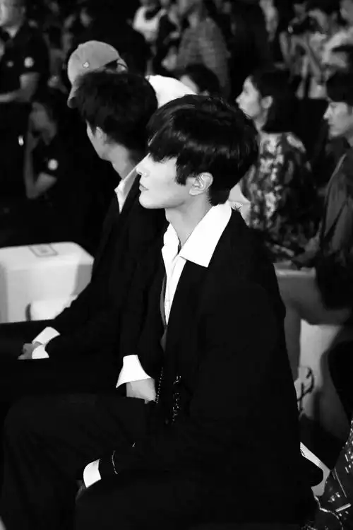 高伟光益起发光#我的侧颜杀男神高伟光,真的是神赐侧颜,太完美了