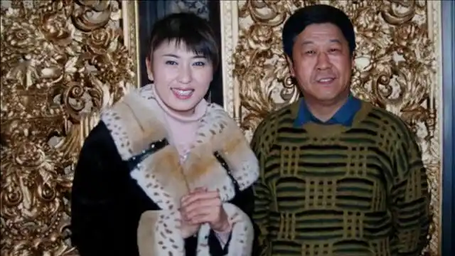 闫学晶老公罕见出镜二婚老公背景强大连赵本山也要礼让三分