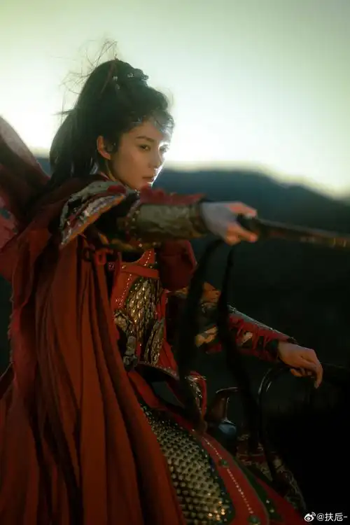 "为傅菁拍摄的一组红衣女将军～出镜@傅菁摄影@扶卮-.展开全文