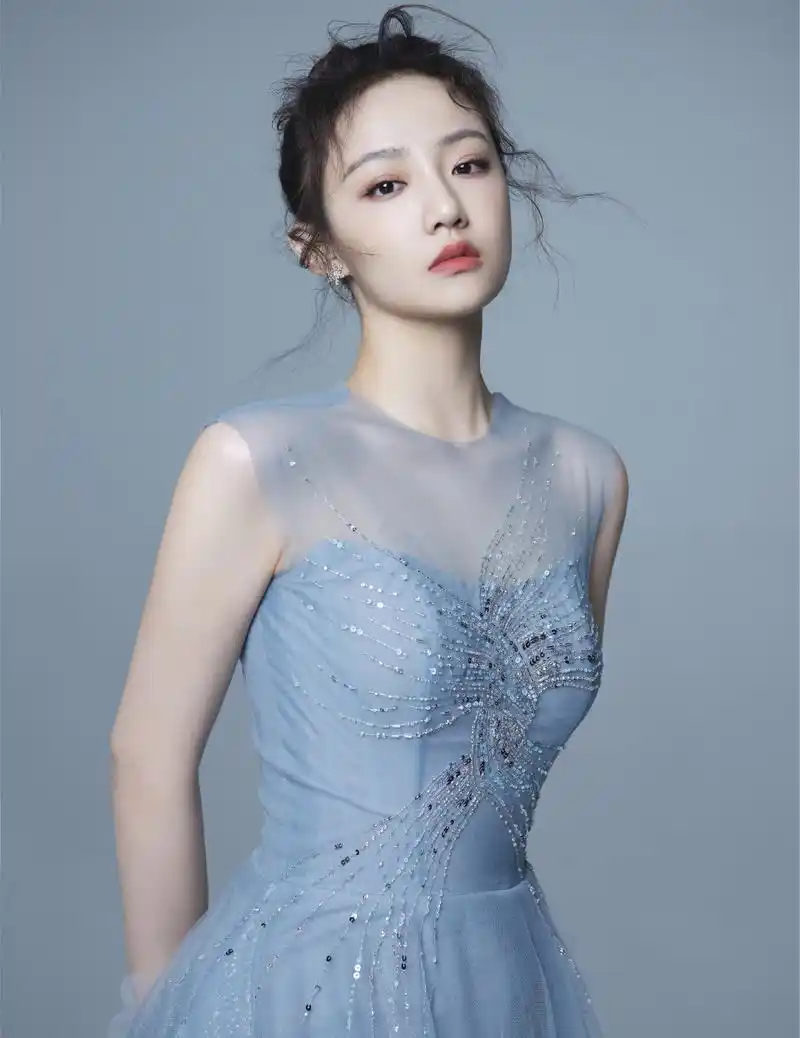 吴佳怡美图:清新脱俗,美丽动人