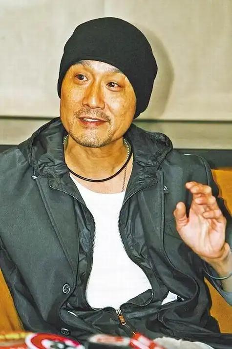 回顾演员梁家辉我这辈子最正确的决定就是娶了一个平凡的妻子