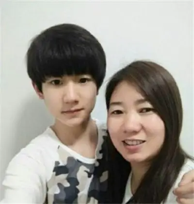 图王源的妈妈是谁其口述小鲜肉成长过程