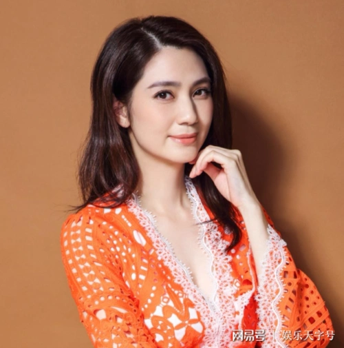 即使洪欣解释了,网友们也还是质疑张丹峰和毕滢的关系