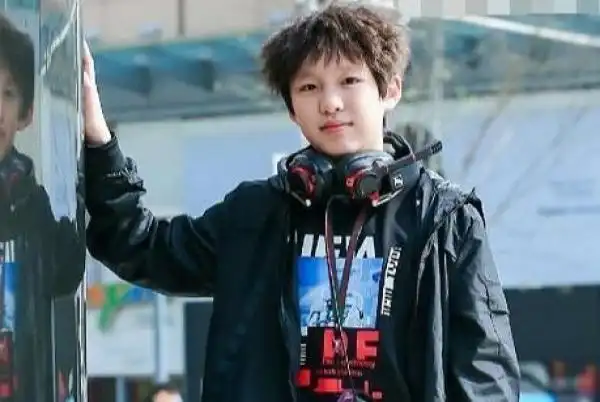 小爸爸里的夏天长大了,14岁颜值帅气,还烫了渣男标配锡纸烫