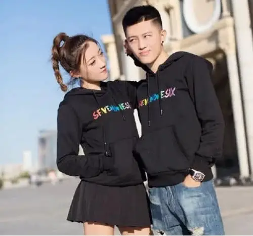 小伊伊在快手上是一个非常出名的大网红,她凭借2000多万的粉丝量,坐上