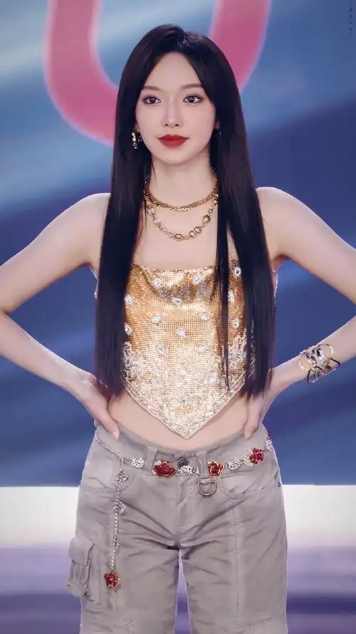 程潇金色亮片抹胸