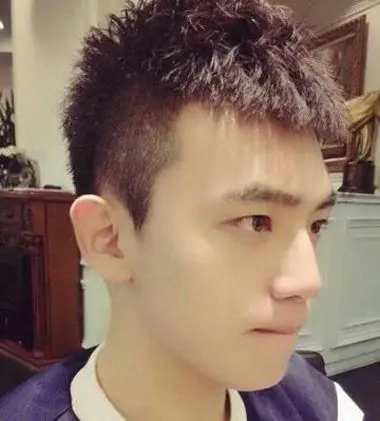 头小的男生剪平碎好看吗 男士平头碎平头应注意的细节