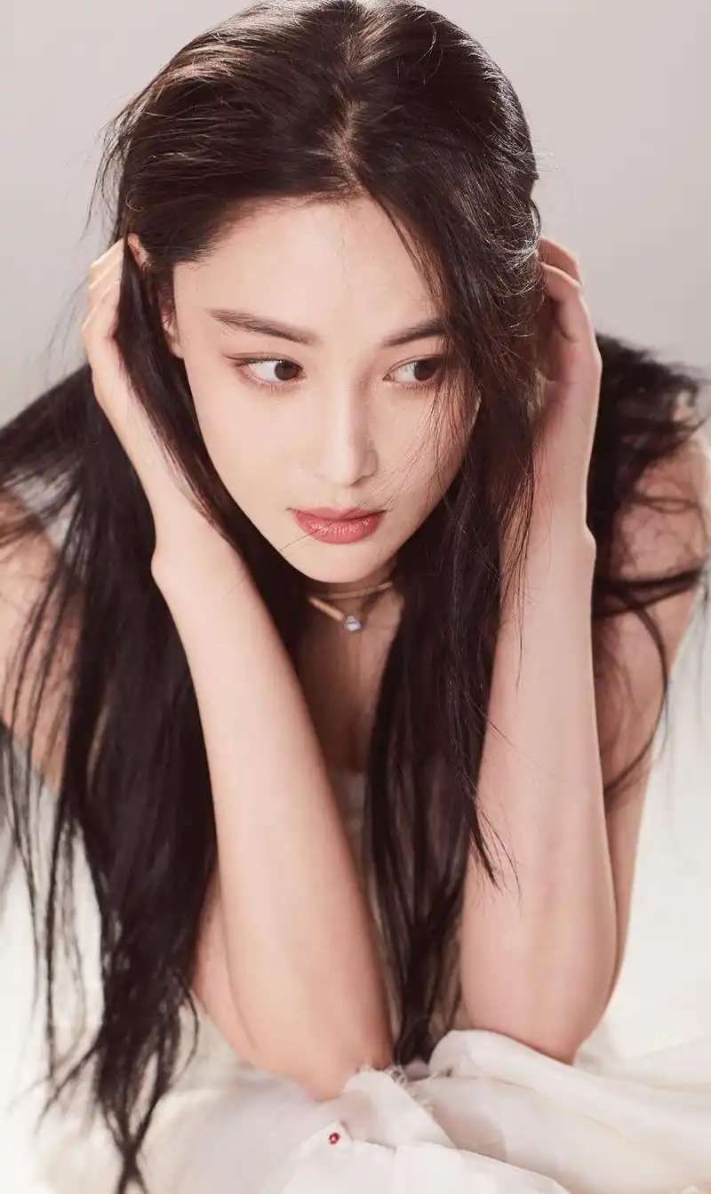 张馨予精美壁纸:女神就是女神!五官真的太标致了