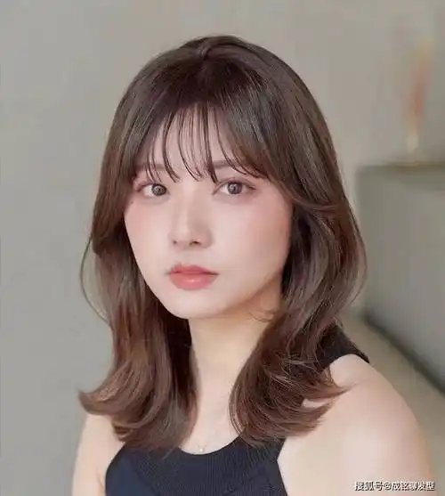 试试这几款很火的中长发,知性温柔又大气_刘海_女性_发丝