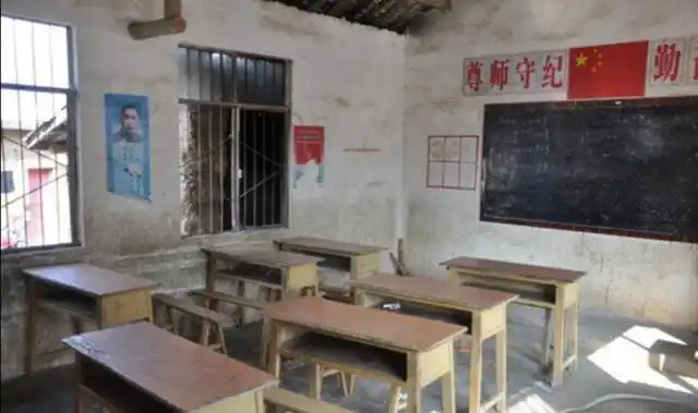 农村学校空着孩子全挤到县城你怎么看