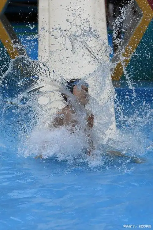 跳水怎么压水花?